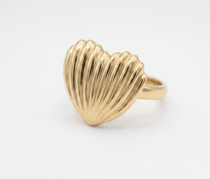 Gold shell-shaped ring 