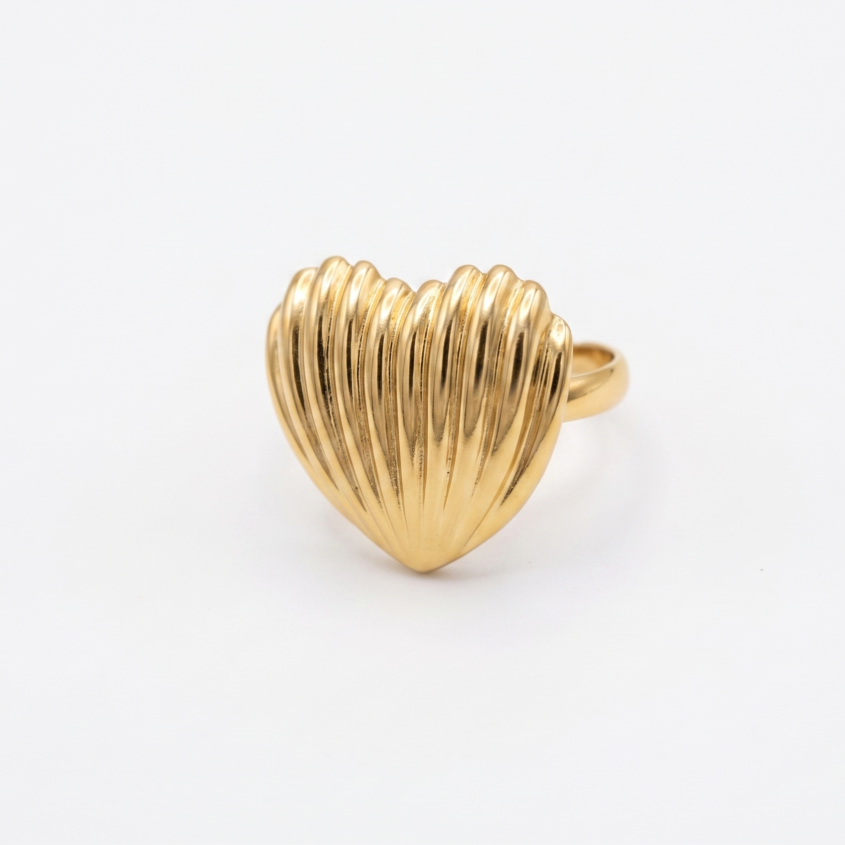 Gold shell-shaped ring 
