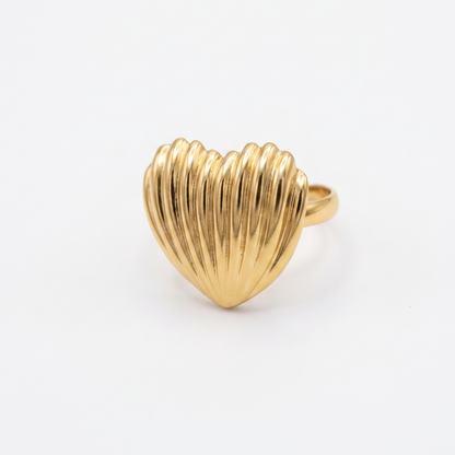 Gold shell-shaped ring 